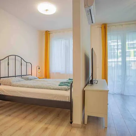 Corvin Luxury Quiet Apartament